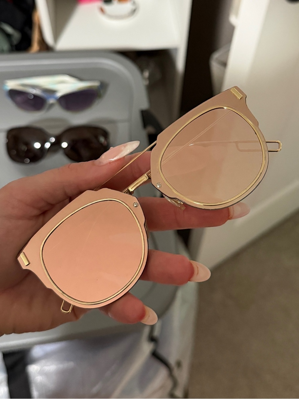 Women's Pink Gold Frame Sunglasses - Fashionable Rose-Tinted Lenses